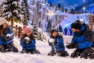 Área de neve do Snowland em Gramado com visitantes e atrações